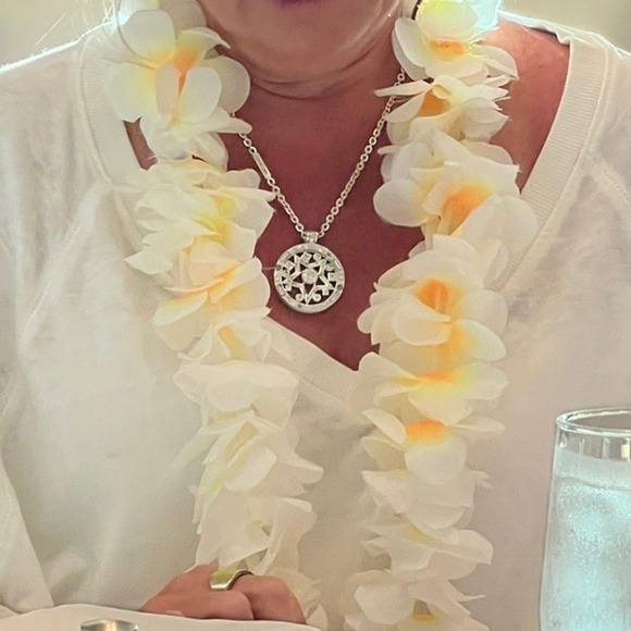 Hawaiian Flower Lei Necklace - Picture 2 of 2